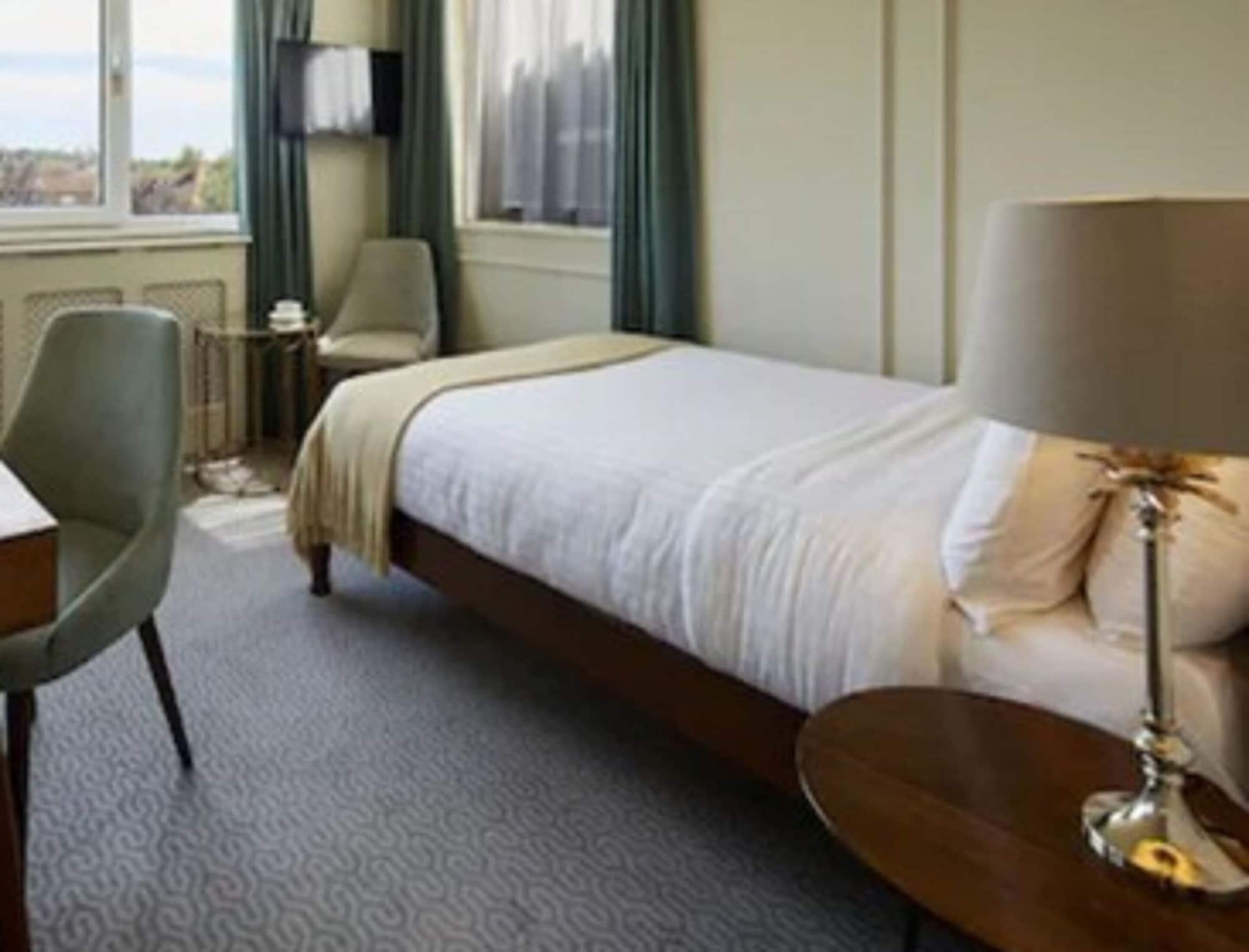 Hotel Cromwell สตีเวนิจ ภายนอก รูปภาพ