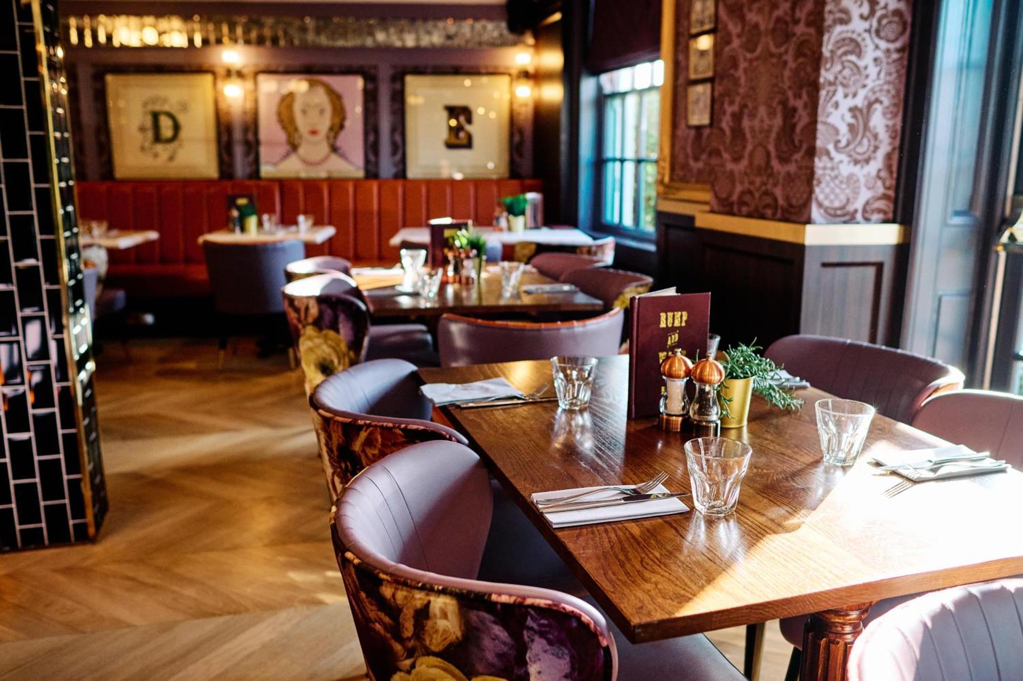 Hotel Cromwell สตีเวนิจ ภายนอก รูปภาพ