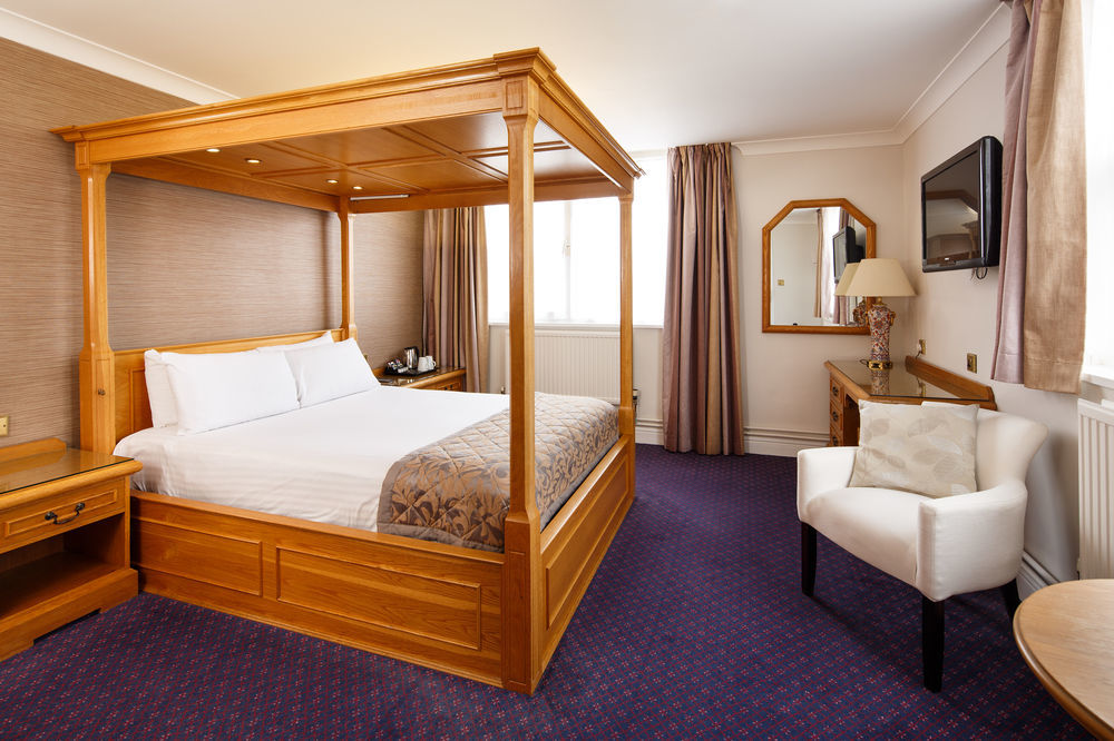 Hotel Cromwell สตีเวนิจ ภายนอก รูปภาพ