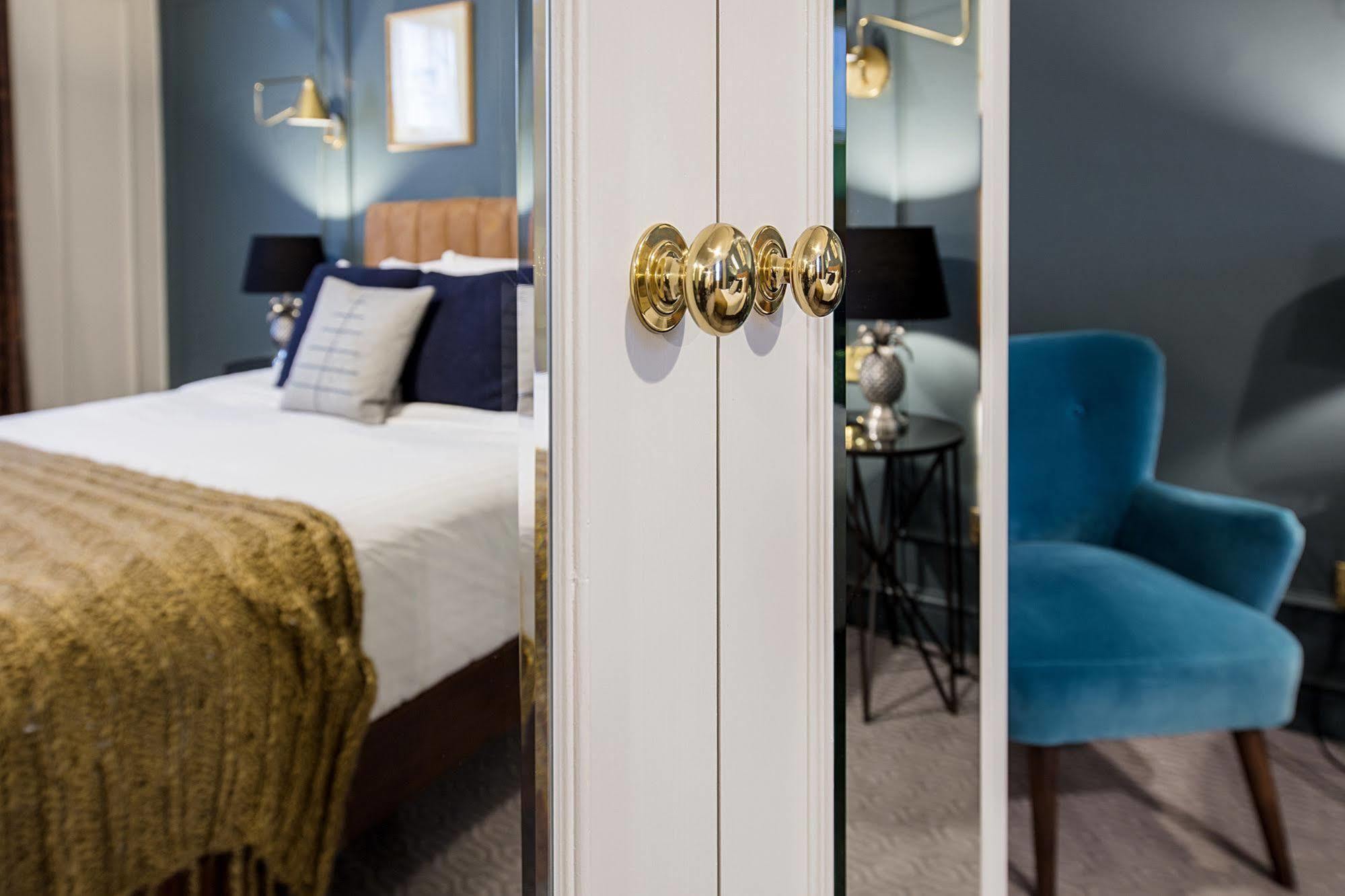 Hotel Cromwell สตีเวนิจ ภายนอก รูปภาพ