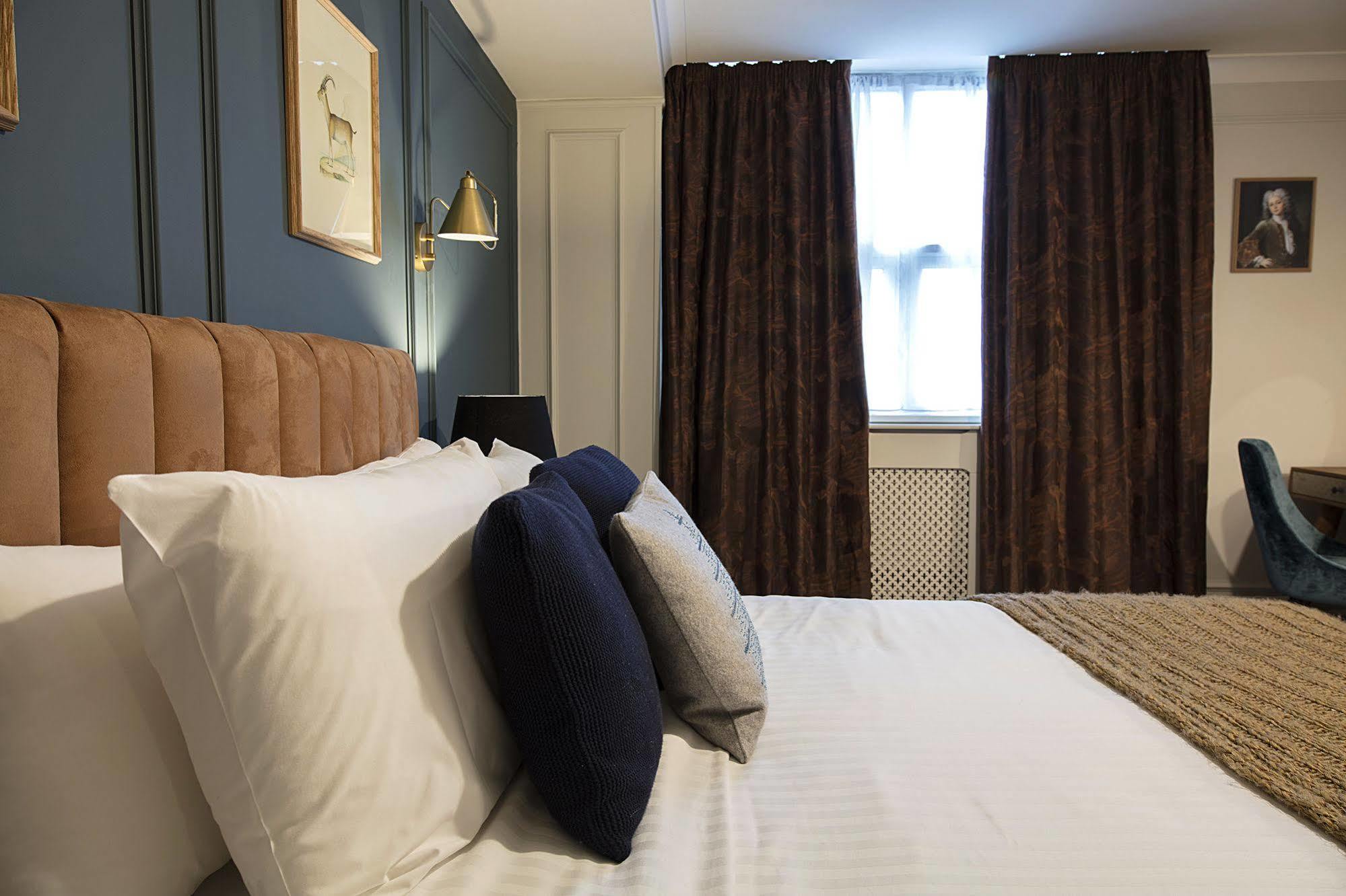 Hotel Cromwell สตีเวนิจ ภายนอก รูปภาพ
